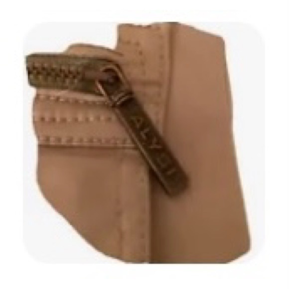 Rare find. NWT Alysi cargo pants made in Italy - Picture 3 of 4